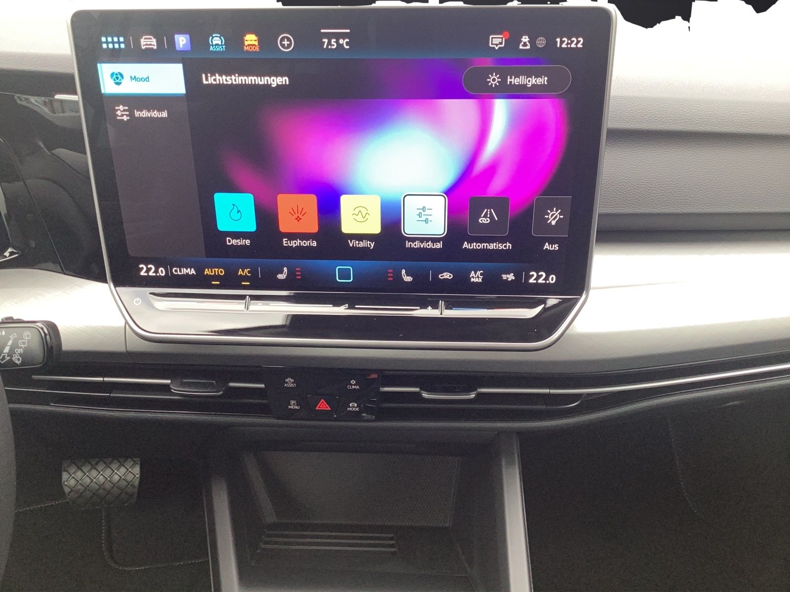 Fahrzeugabbildung Volkswagen Golf VIII Variant Life TDI DSG LED+ Navi ACC AHK