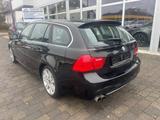 BMW 330 3 Touring 330d+Panorama+Xenon+Tempomat+PDC H - BMW 330 aus 2009: D