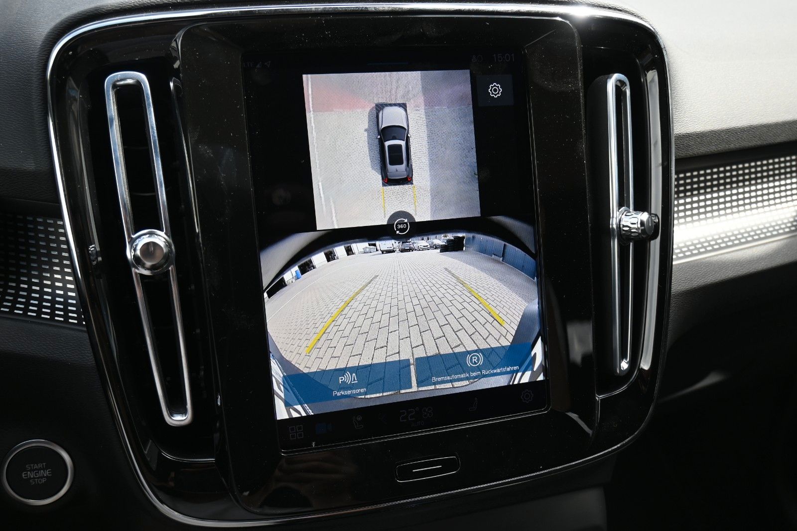 Fahrzeugabbildung Volvo XC40 B3 Plus Black Edition*LED*360*H&K*BLIS*20"