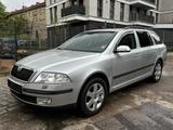 Skoda Octavia Combi Elegance AUT*Klima*XENON - Skoda Octavia aus 2005: Kombi