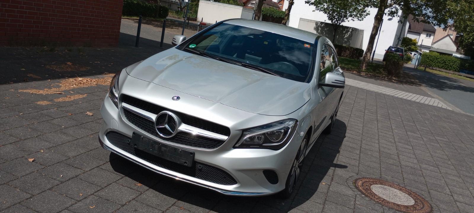 Mercedes-Benz CLA 220 SB 4MaticAuto Navi Rückf Totw Scheckheft