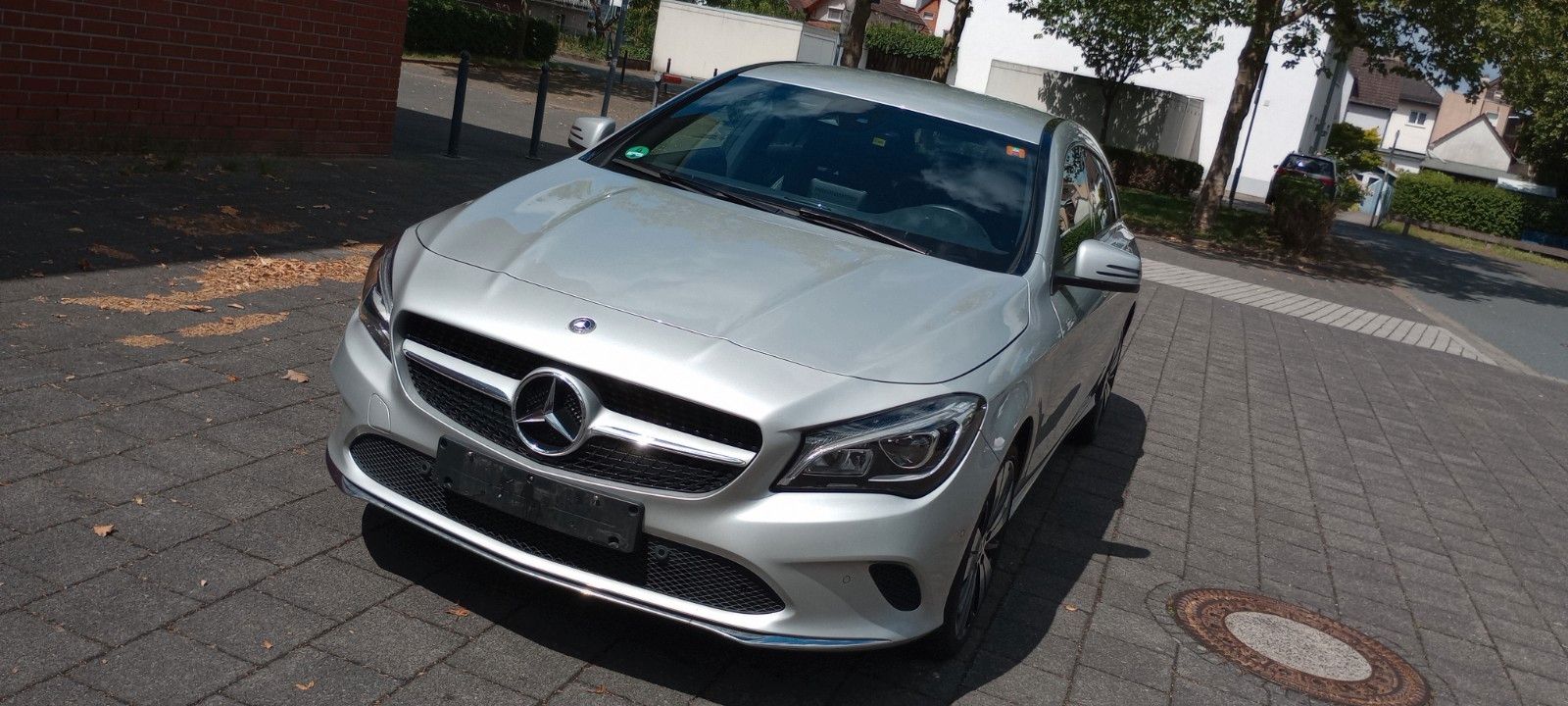 MERCEDES-BENZ CLA 220 SB 4MaticAuto Navi Rückf Totw Scheckheft