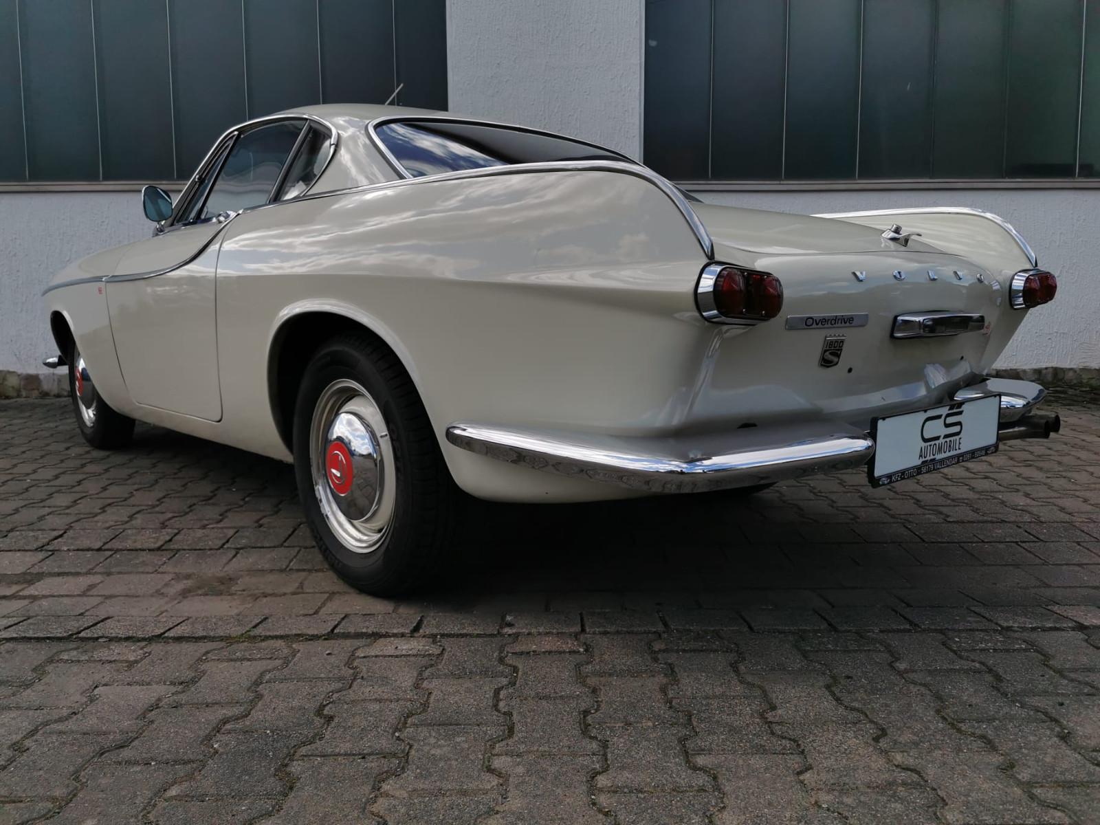 Volvo P1800