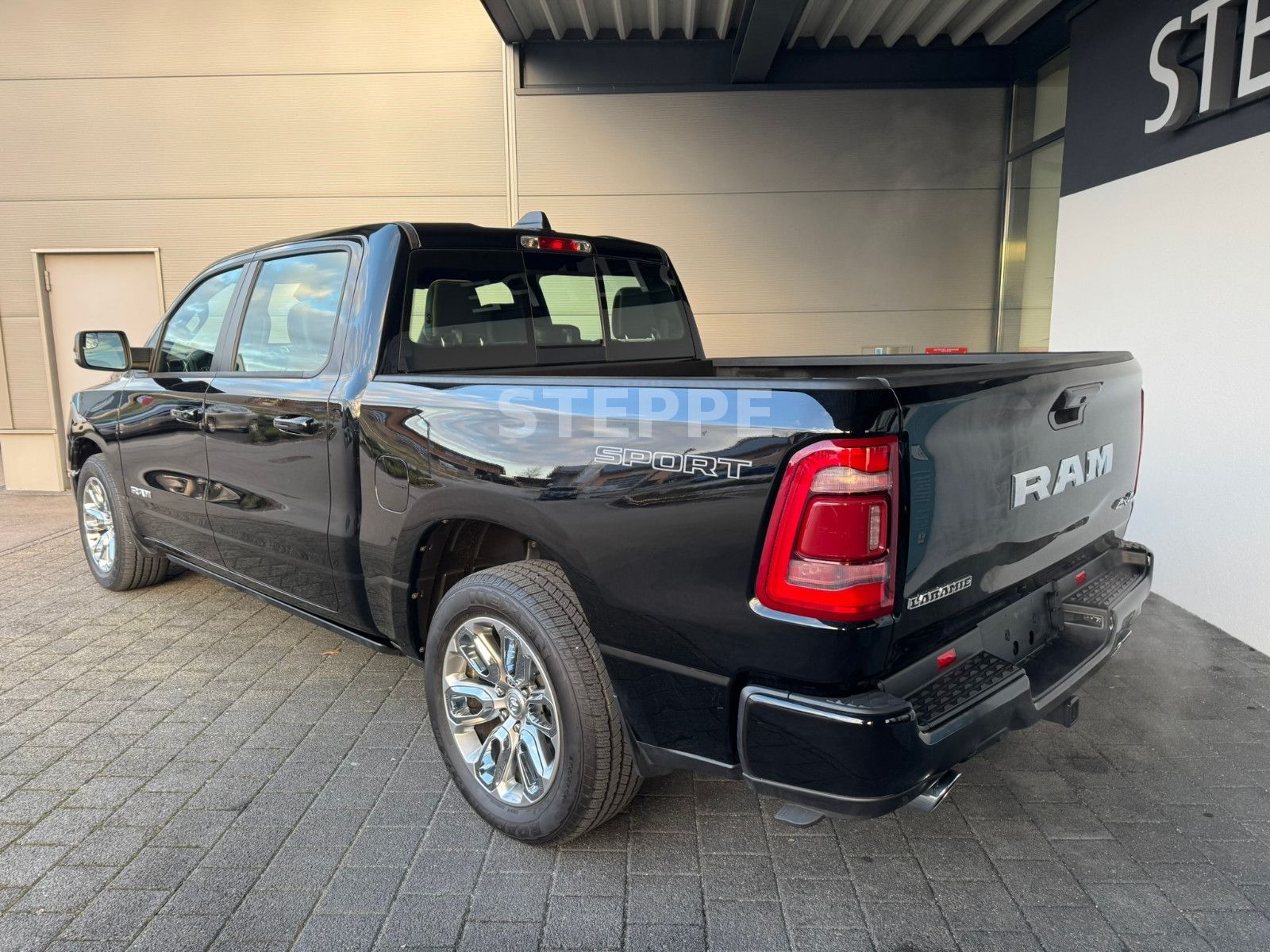 Dodge RAM 1500 5,7 V8  LARAMIE Sport Luftfed. AHK 20"