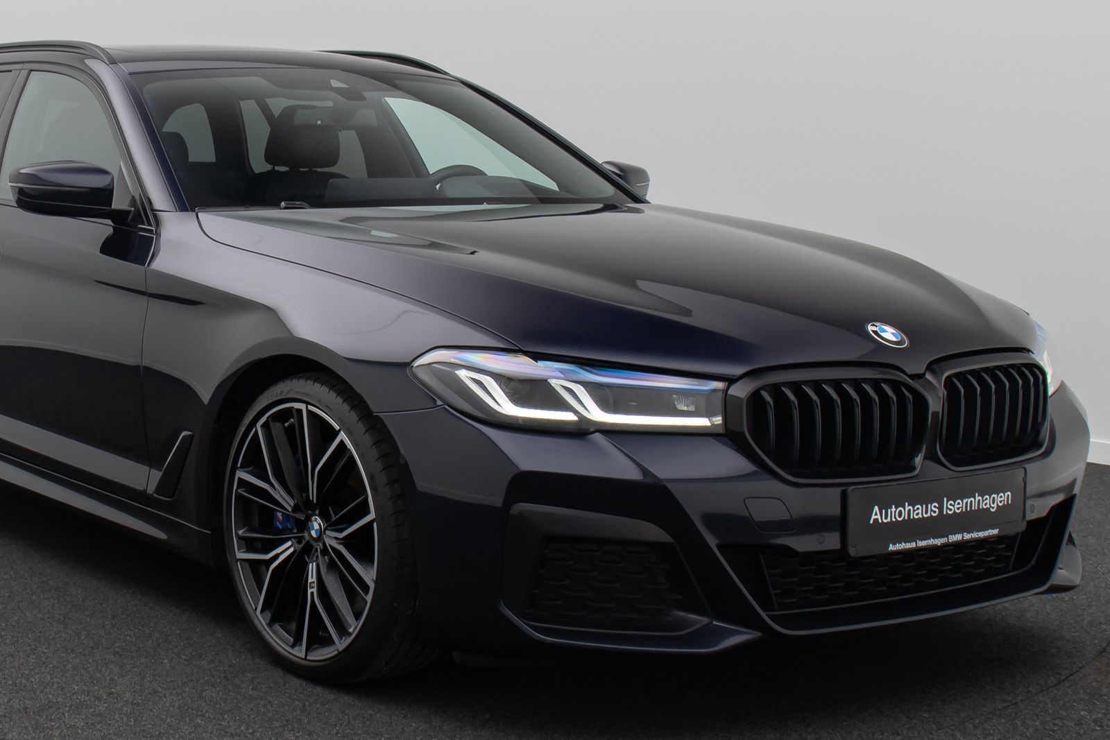 Fahrzeugabbildung BMW 540d xD M Sport Panorama HUD H/ K DAB SoftClose