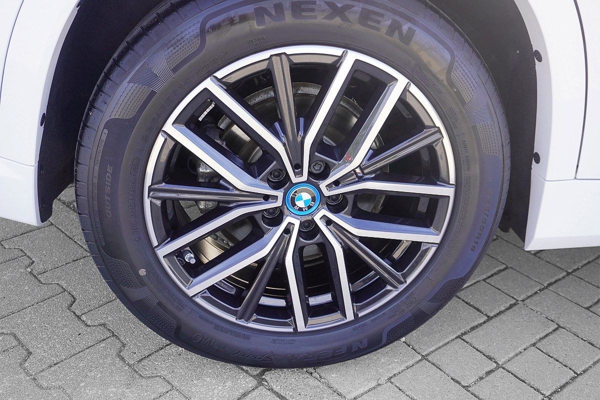 BMW iX1 xDrive30 M Sport Aktionszins 0,99% AHK HeadU imagem 2
