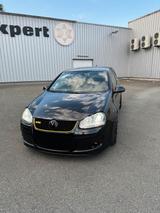 Volkswagen Golf 5 GTI Pirelli - Volkswagen Golf mit Benzin-Antrieb: Pirelli GTI
