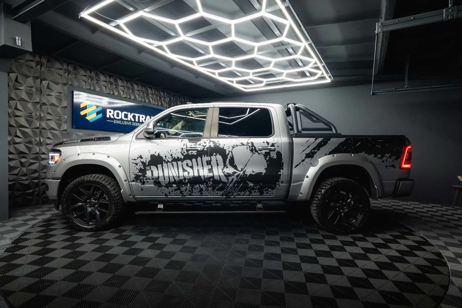 Fahrzeugabbildung Dodge RAM 5.7 V8 HEMI 4x4 LARAMIE PUNISHER *Pano*LED*