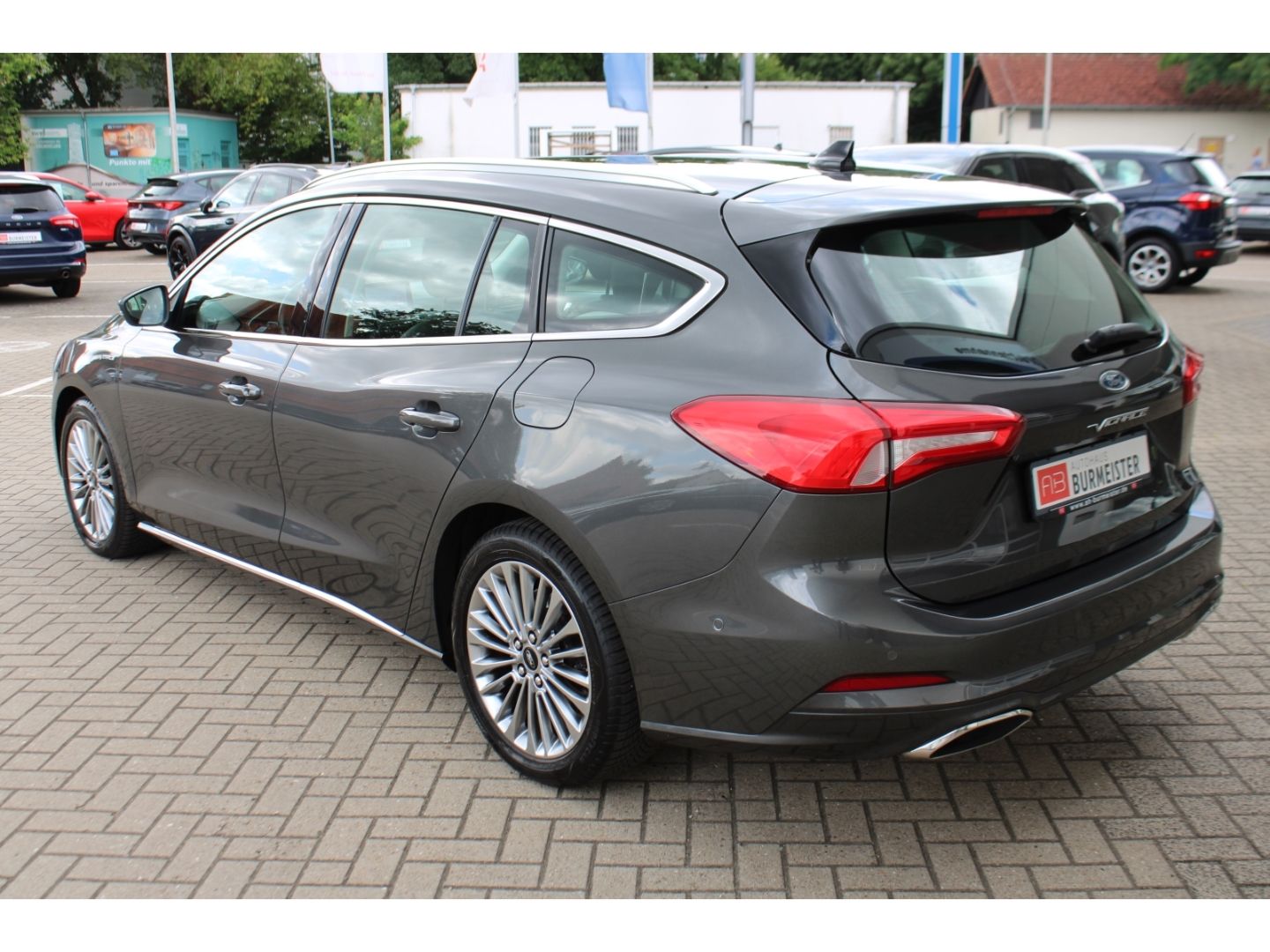 Fahrzeugabbildung Ford Focus Turnier Vignale ACC LED TWA Pano AHK RFK W