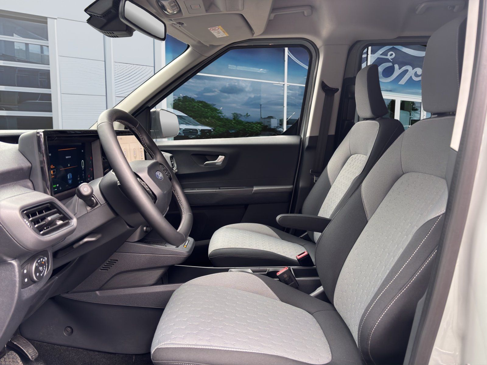 Fahrzeugabbildung Ford Tourneo Courier eMotor BEV Titanium