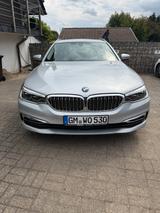 BMW 530d xDrive Touring A - - silberne BMW 530