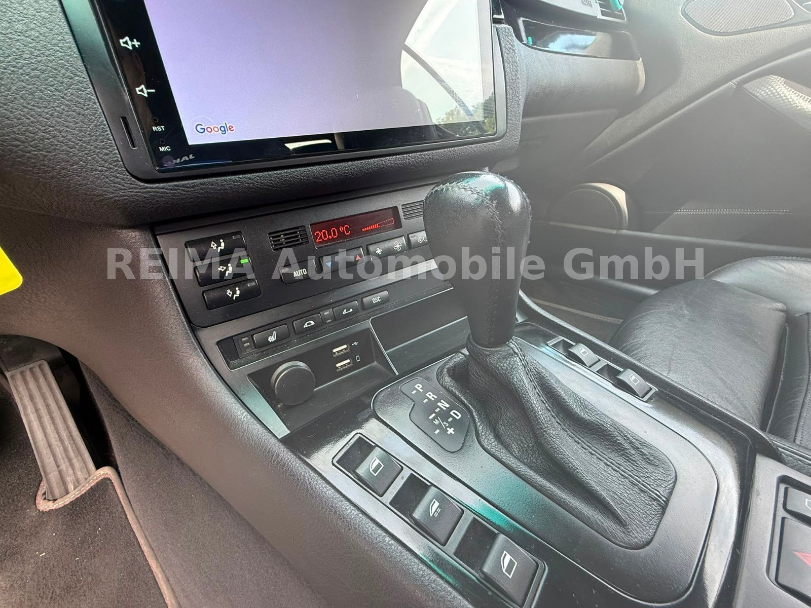Fahrzeugabbildung BMW 320i Cabrio M-Sport Paket,