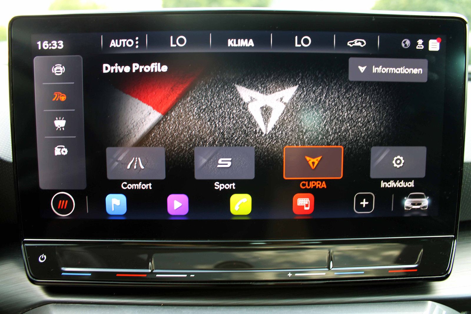Fahrzeugabbildung CUPRA Leon VZ 2.0 TSI DSG ACC LED KAM PDC ESD PANO LHZ