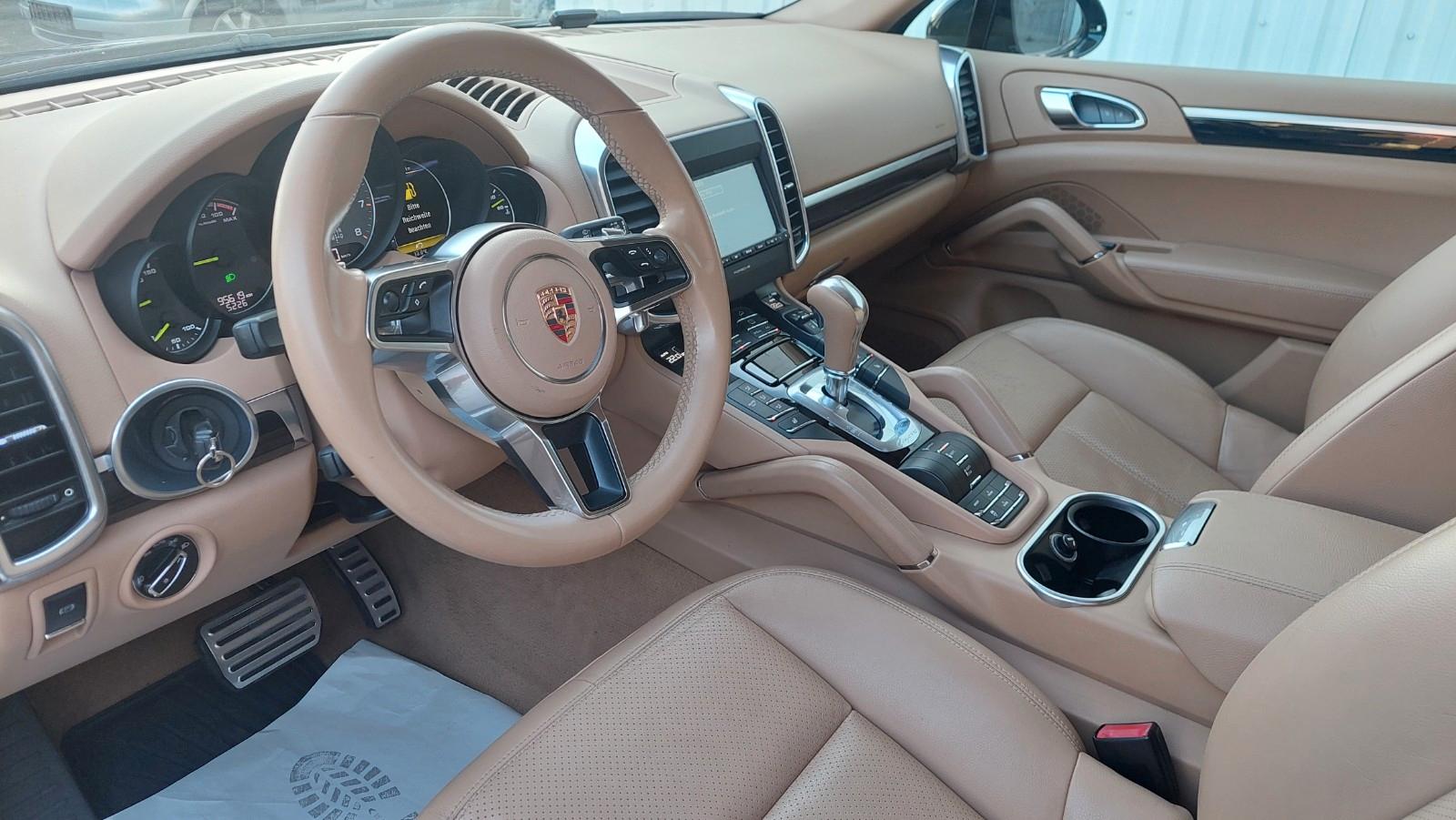 Porsche Cayenne S E-Hybrid