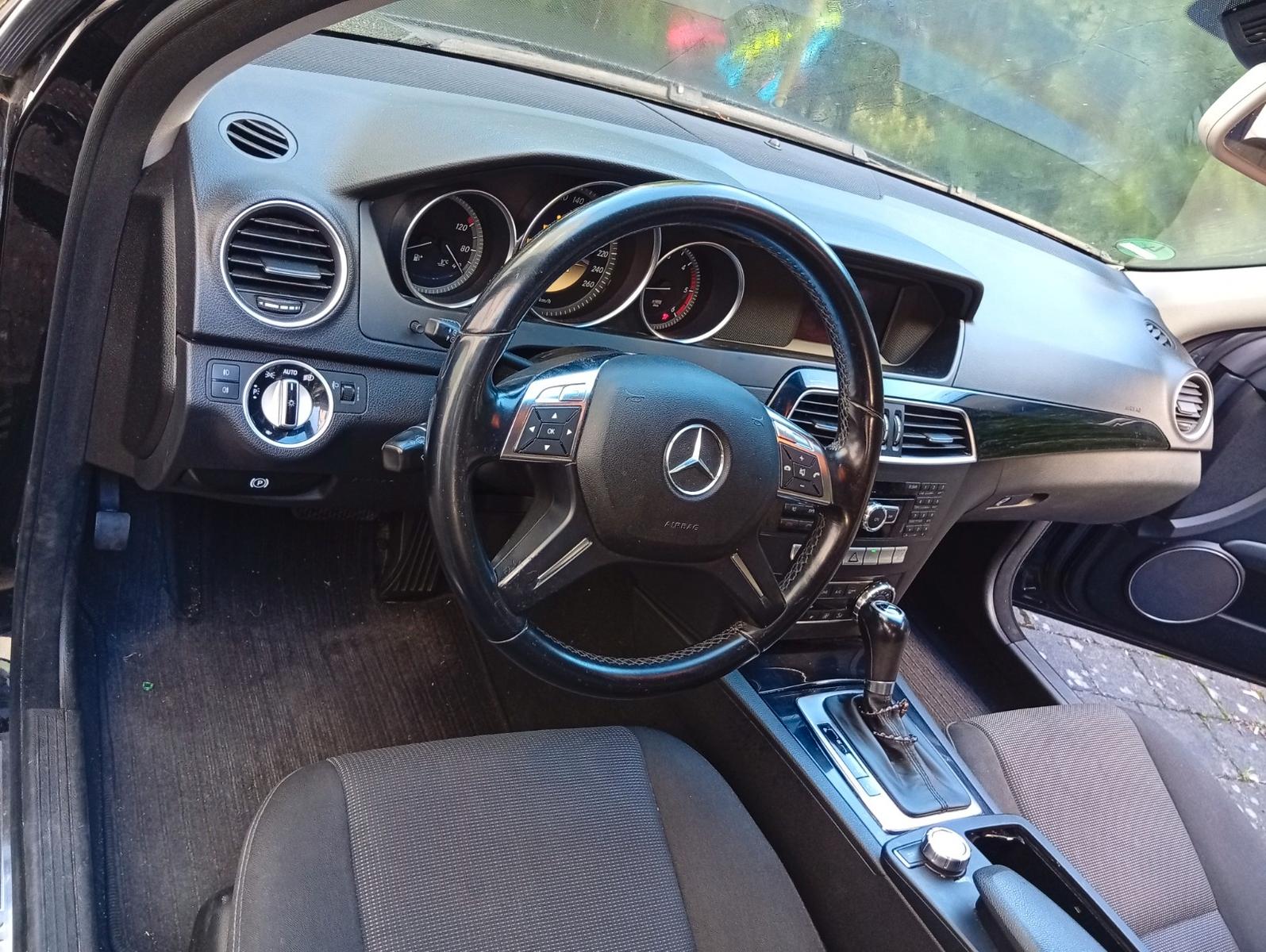 Mercedes-Benz C200 2011 — photo 5