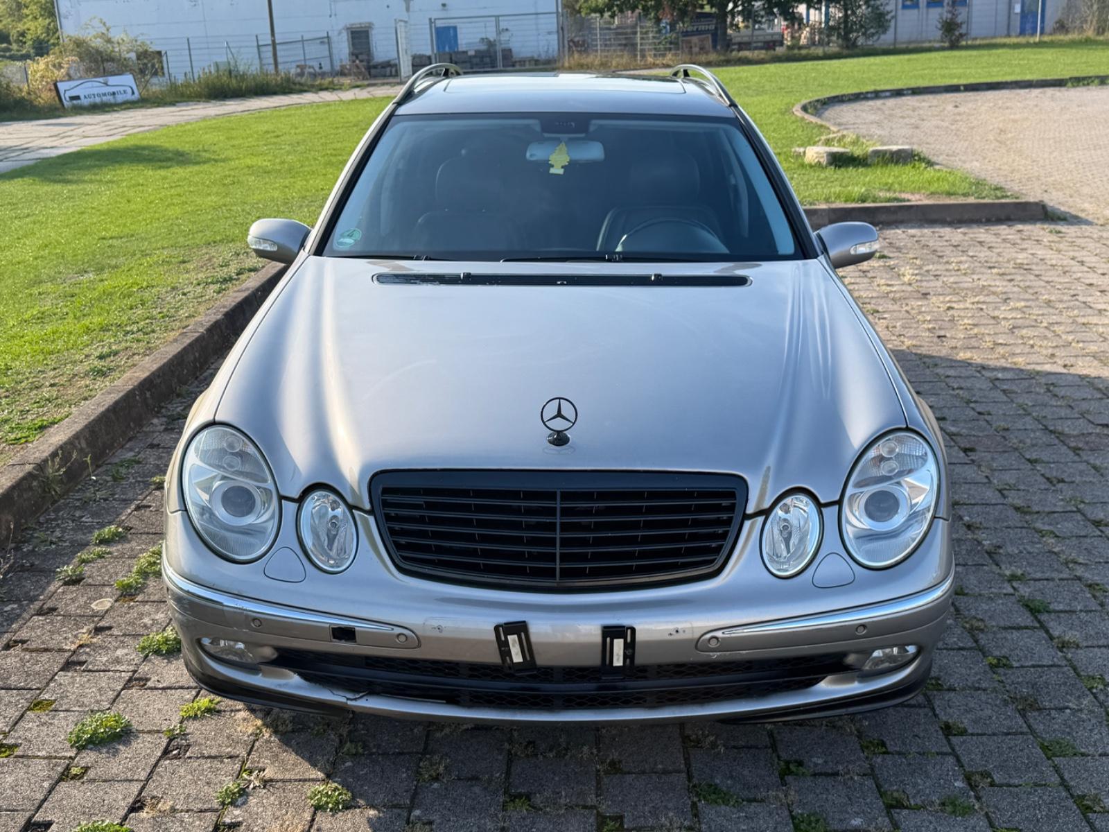 Mercedes-Benz E320 2006 — rear view