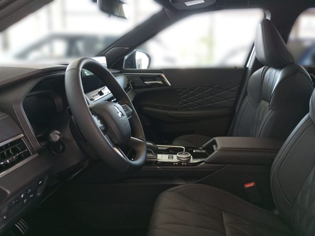 Fahrzeugabbildung Mitsubishi Outlander Diamant TOP ´´Black´´ PHEV Luxury-Pake