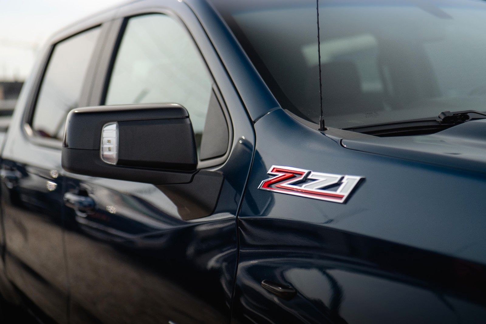 Fahrzeugabbildung Chevrolet Silverado 5.3L V8 4x4 RST Limited ZZ1 NightPaket