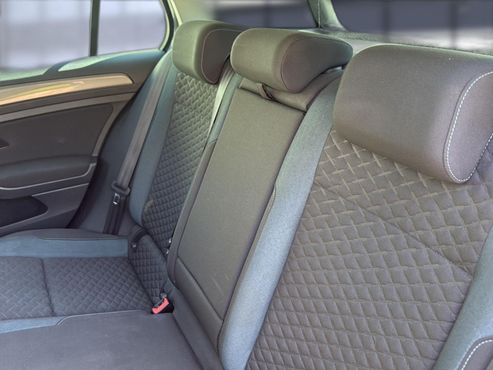 Fahrzeugabbildung Volkswagen Golf VII Lim. IQ.DRIVE / unfallfrei