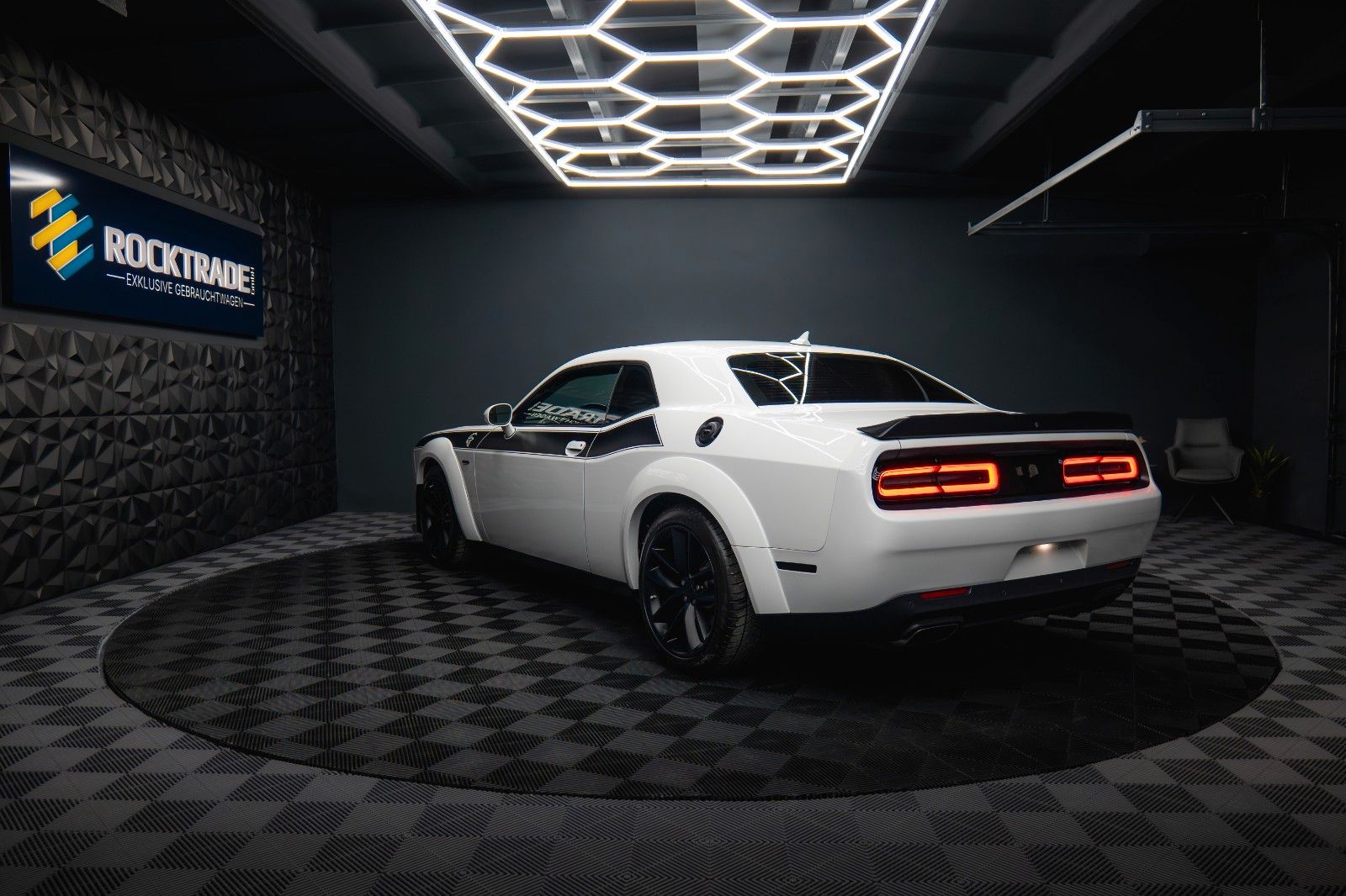 Fahrzeugabbildung Dodge Challenger 6.4 V8 SRT 392 R/T SCAT PACK WIDEBODY
