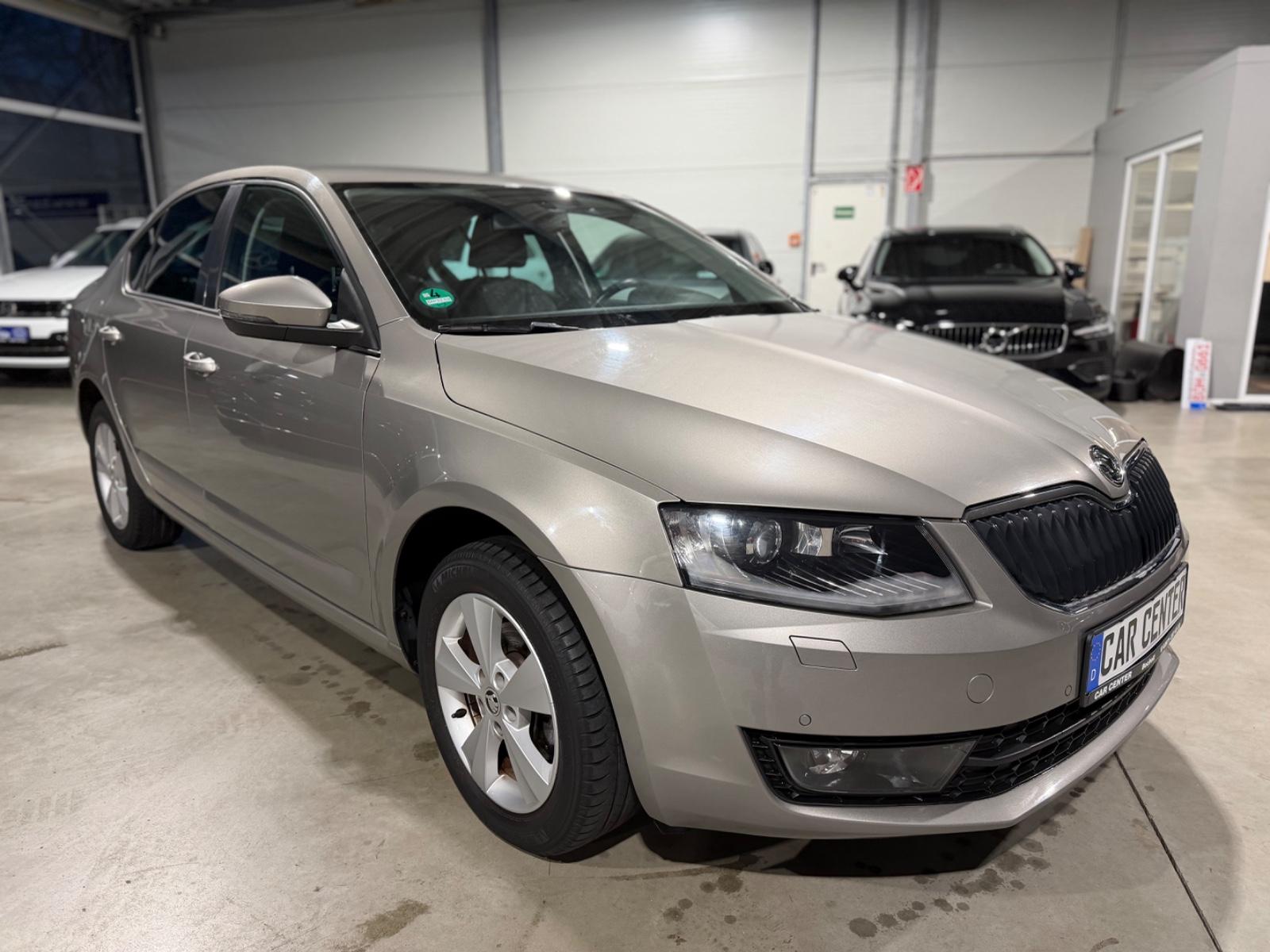 Skoda Octavia Lim. Elegance PDC|AHK|Navi|Bi-Xenon|StHZ