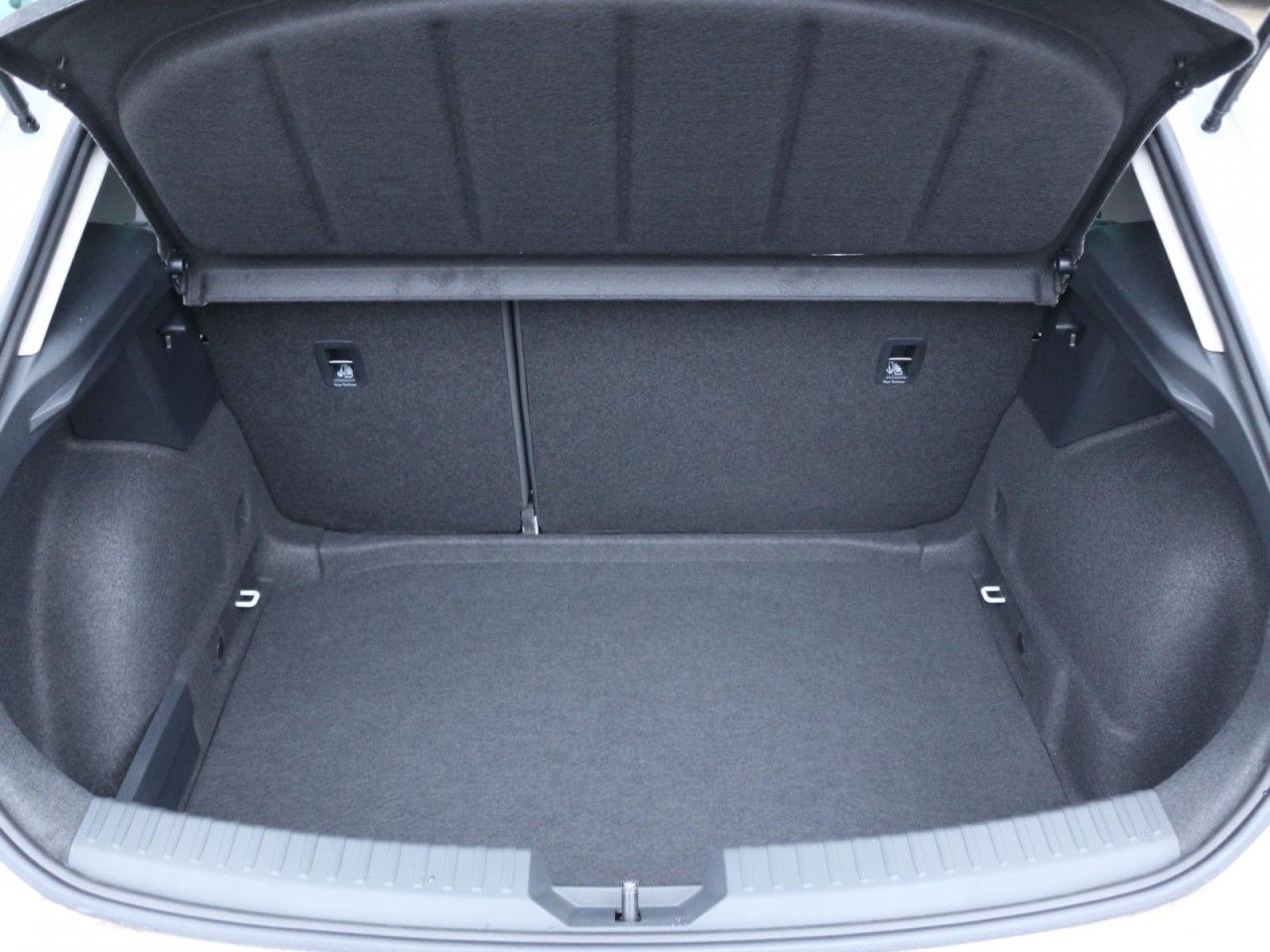 Fahrzeugabbildung SEAT Leon 1.5 eTSI Style Edition DSG