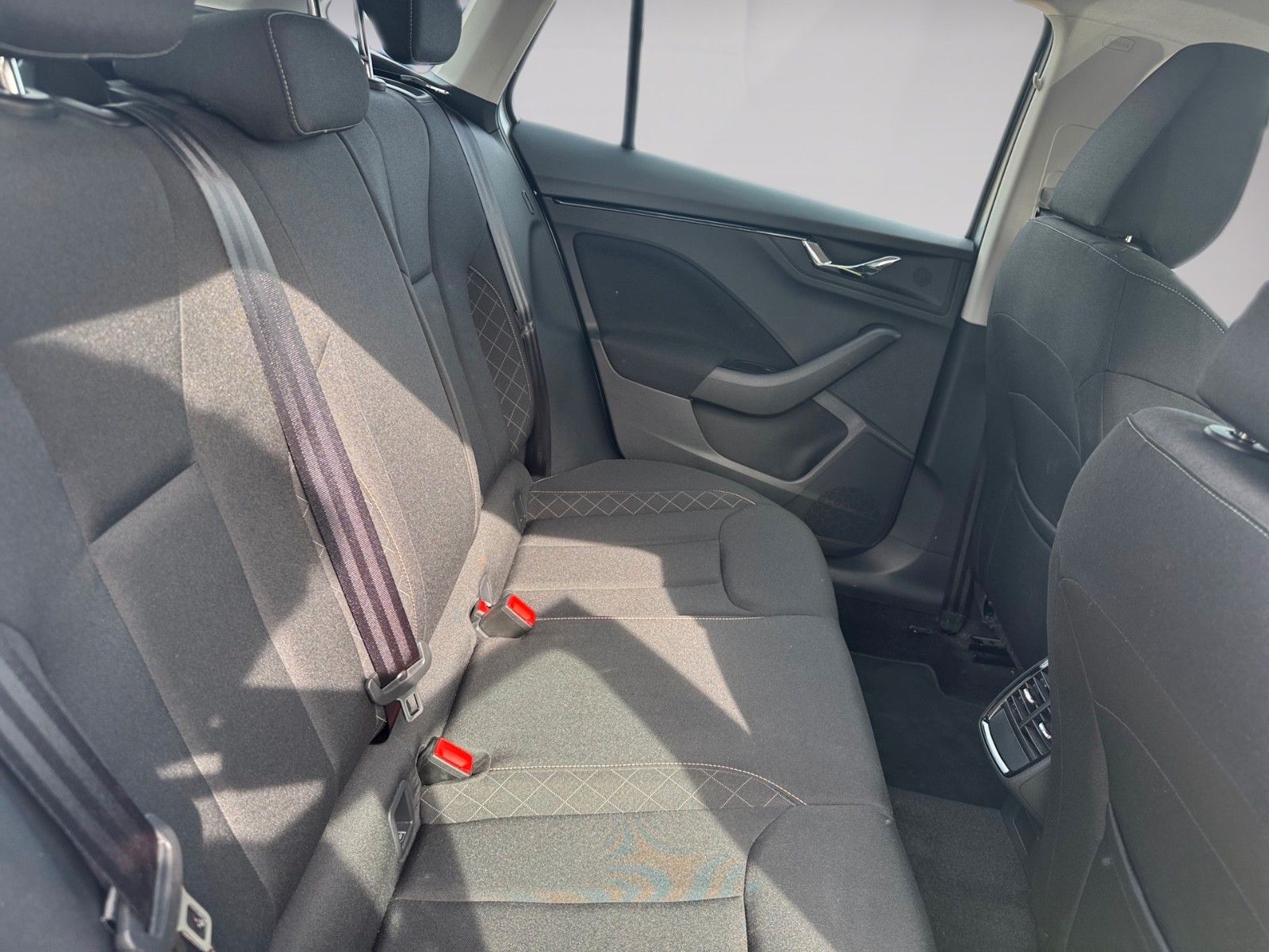Fahrzeugabbildung SKODA Kamiq Ambition 1.0 TSI