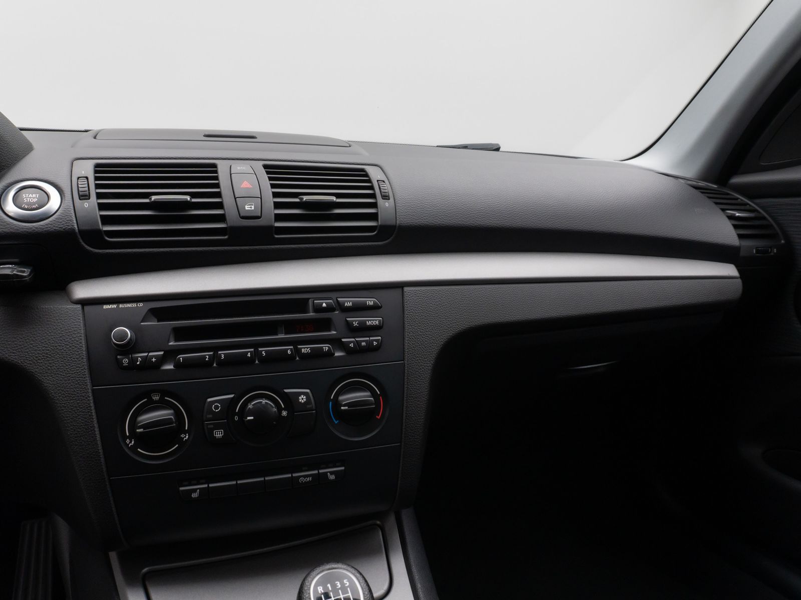 Fahrzeugabbildung BMW 118d  Advantage Sitzheizung AHK PDC Nebelscheinw