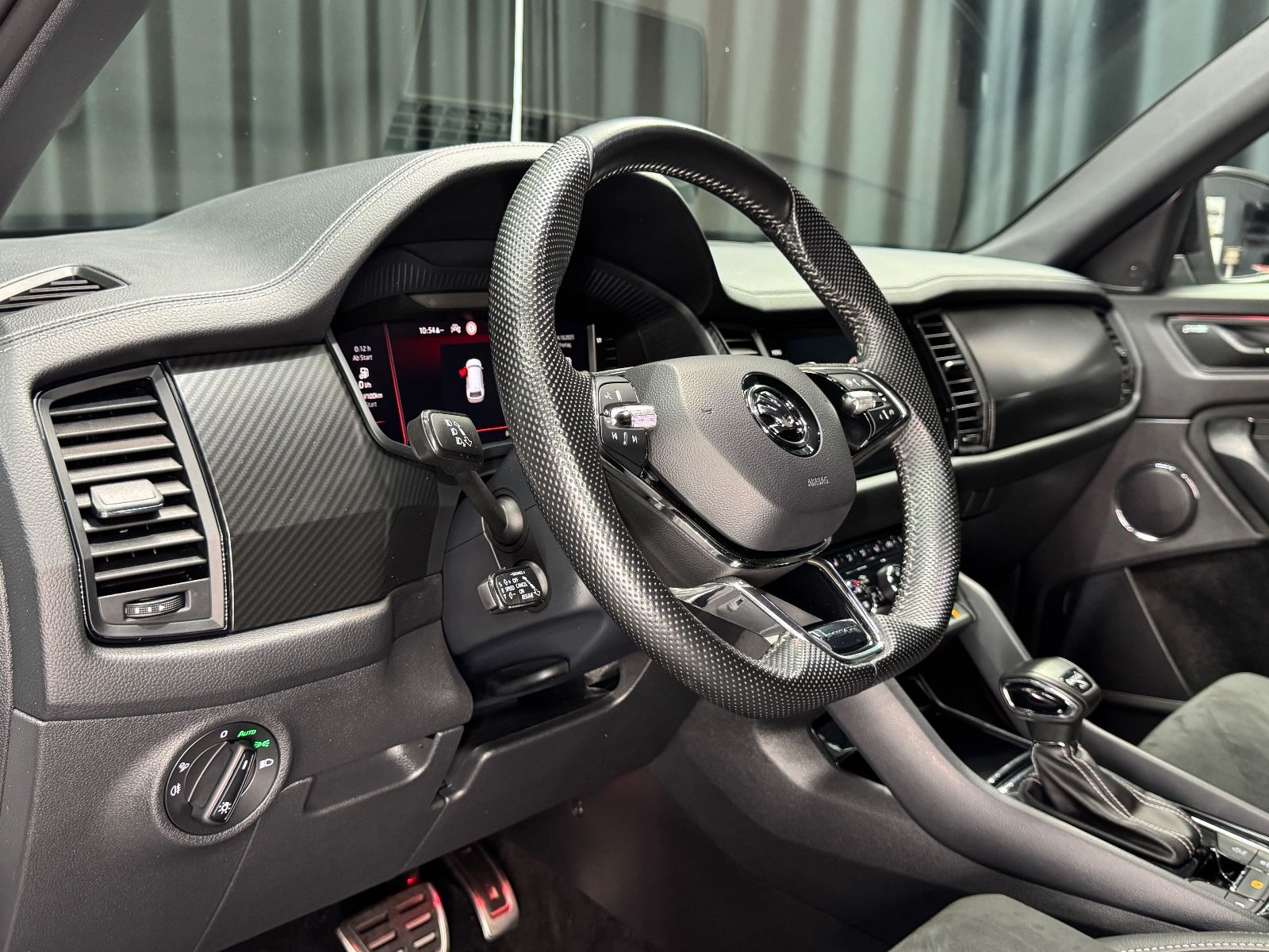 Fahrzeugabbildung SKODA Kodiaq Sportline 4x4|DSG|7-SITZER|AHK|ACC