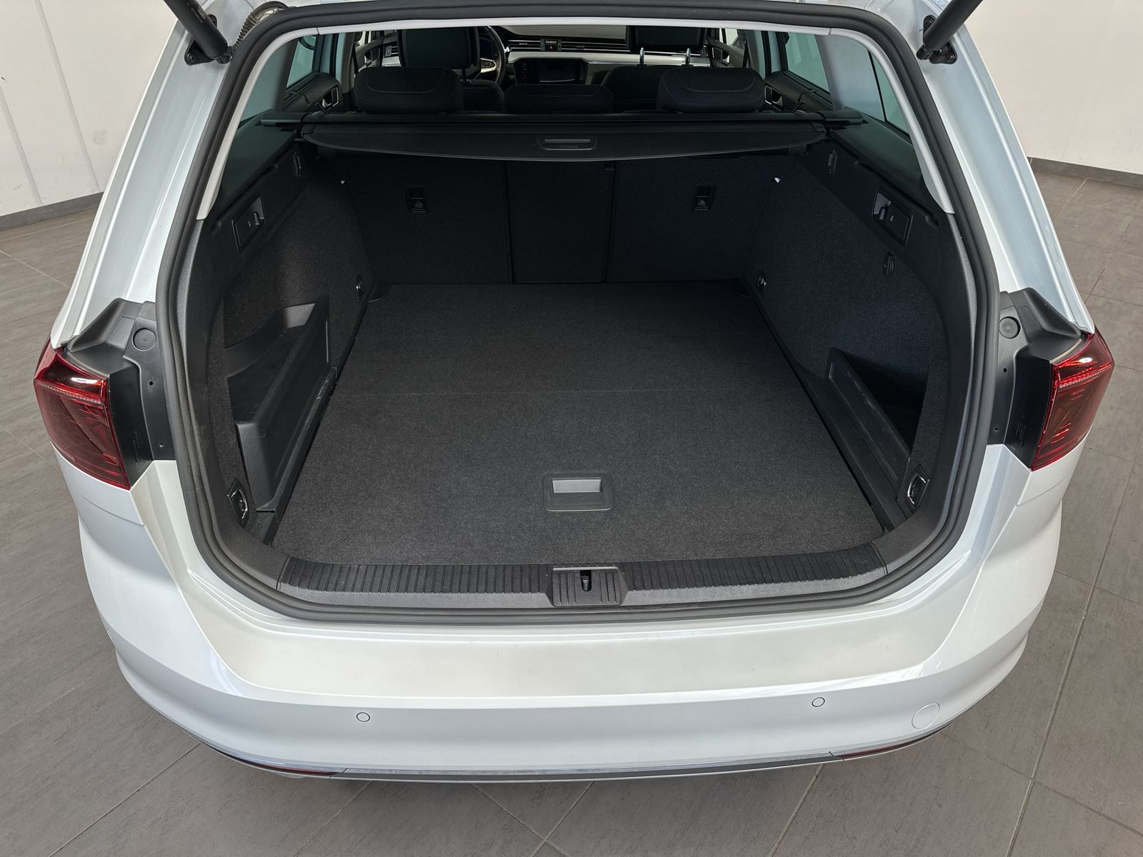 Fahrzeugabbildung Volkswagen Passat Variant GTE R-Line NAV+LED+360°+ACC+18ZO