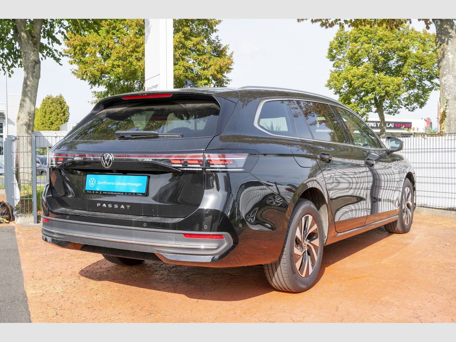 Volkswagen Passat Variant 2.0 TDI DSG Business AHK Area Vie foto 5