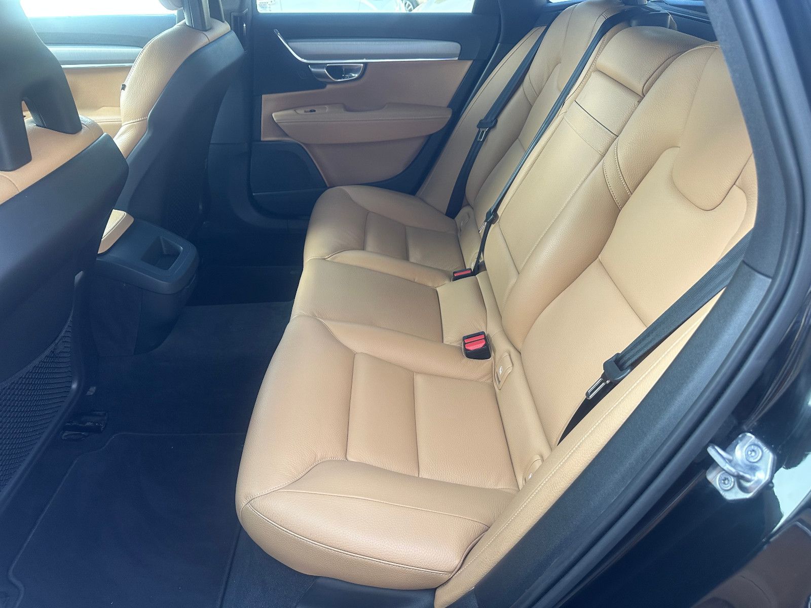 Fahrzeugabbildung Volvo V90 T5 MOMENTUM GEARTRONIC*LEDER-BEIGE-BRAUN*