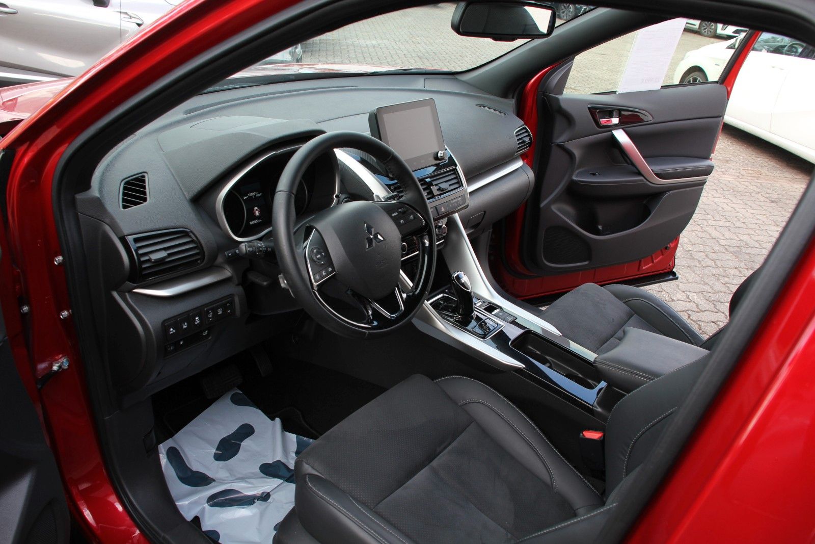 Fahrzeugabbildung Mitsubishi Eclipse Cross Plus Hybrid 4WD