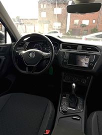 Volkswagen Tiguan - 9