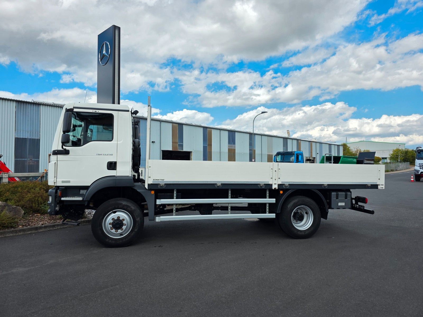 Fahrzeugabbildung MAN TGM 13.250 4x4 BL Allrad 37.917km Klima 3 Sitze