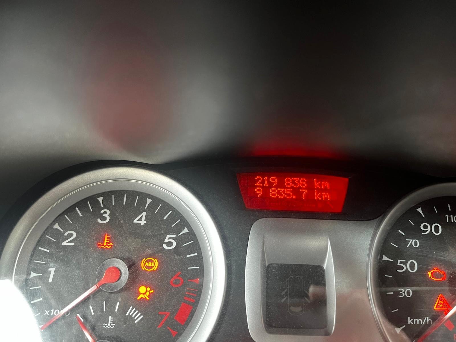 Renault Clio 2012 — двигун 1.149 cm³, 103 HP (76kW)