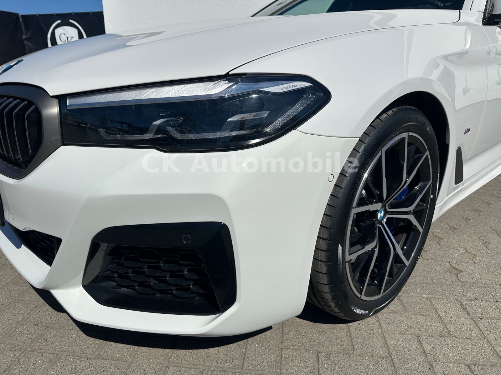 Fahrzeugabbildung BMW M550i xDrive Lim./Shadow-Line/Navi/Leder/LED/Kam