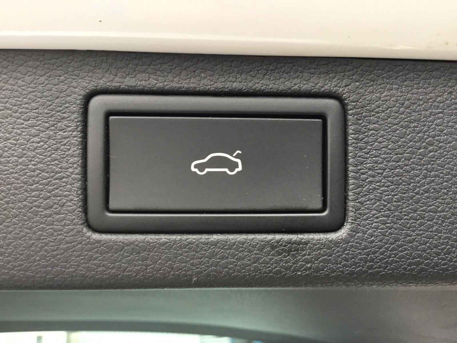 Fahrzeugabbildung SKODA Kamiq 1.5l TSI DSG TOUR+LED+17"+Navi