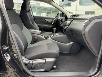 Nissan Qashqai 1.3 DIG-T N-CONNECTA 140PS LED NAVI