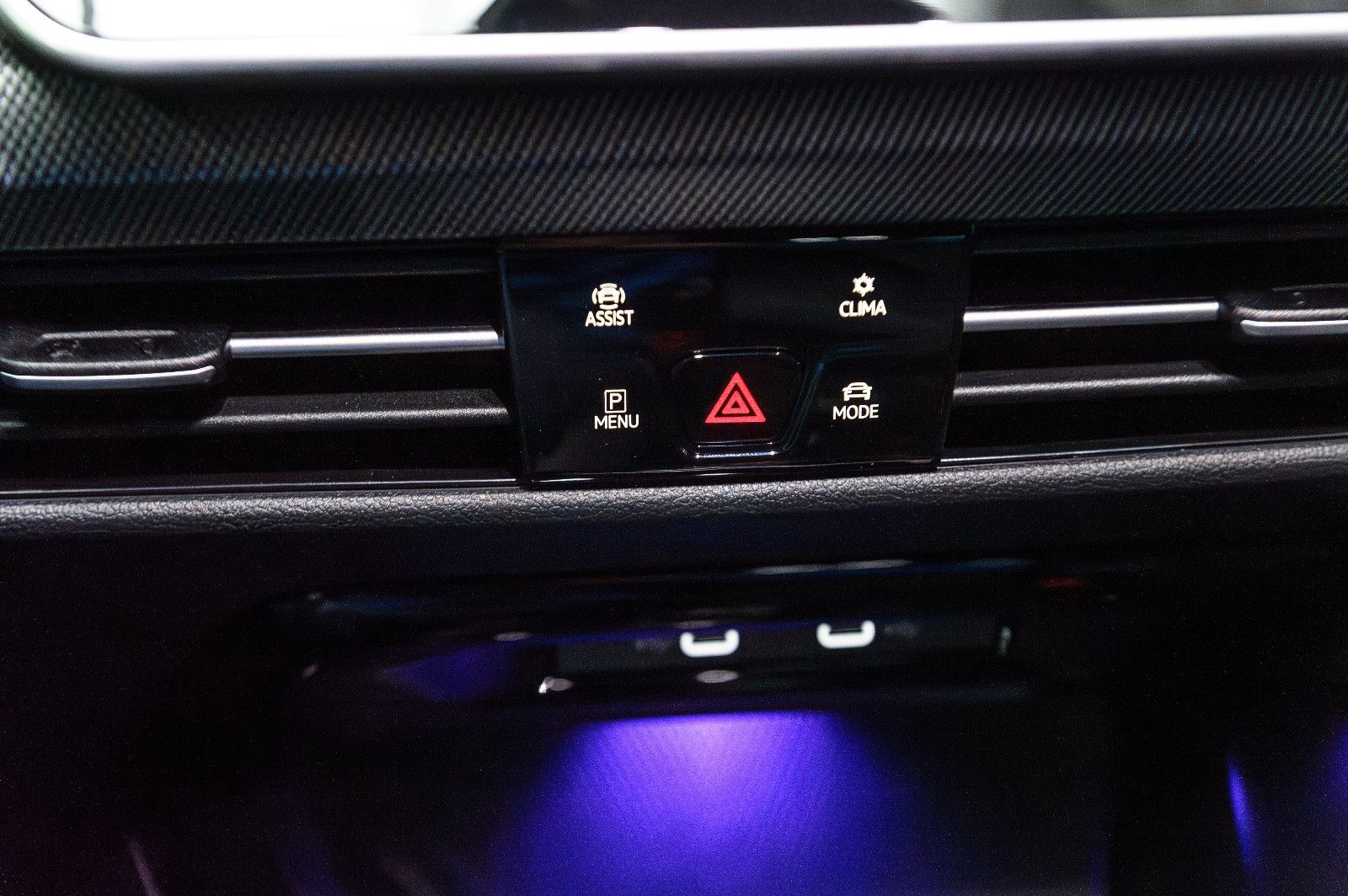 Fahrzeugabbildung Volkswagen Golf VIII 2.0 TDI R-Line IQ-LIGHT+BLACK-STYLE
