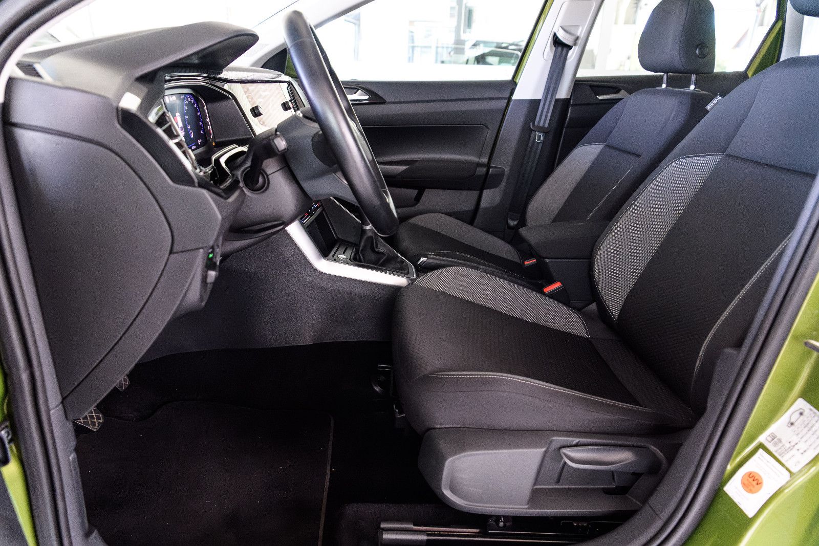 Fahrzeugabbildung Volkswagen Taigo Life+LED+KAMERA+SHZ+GJR+DIGIT.TACHO+ACC+IQ