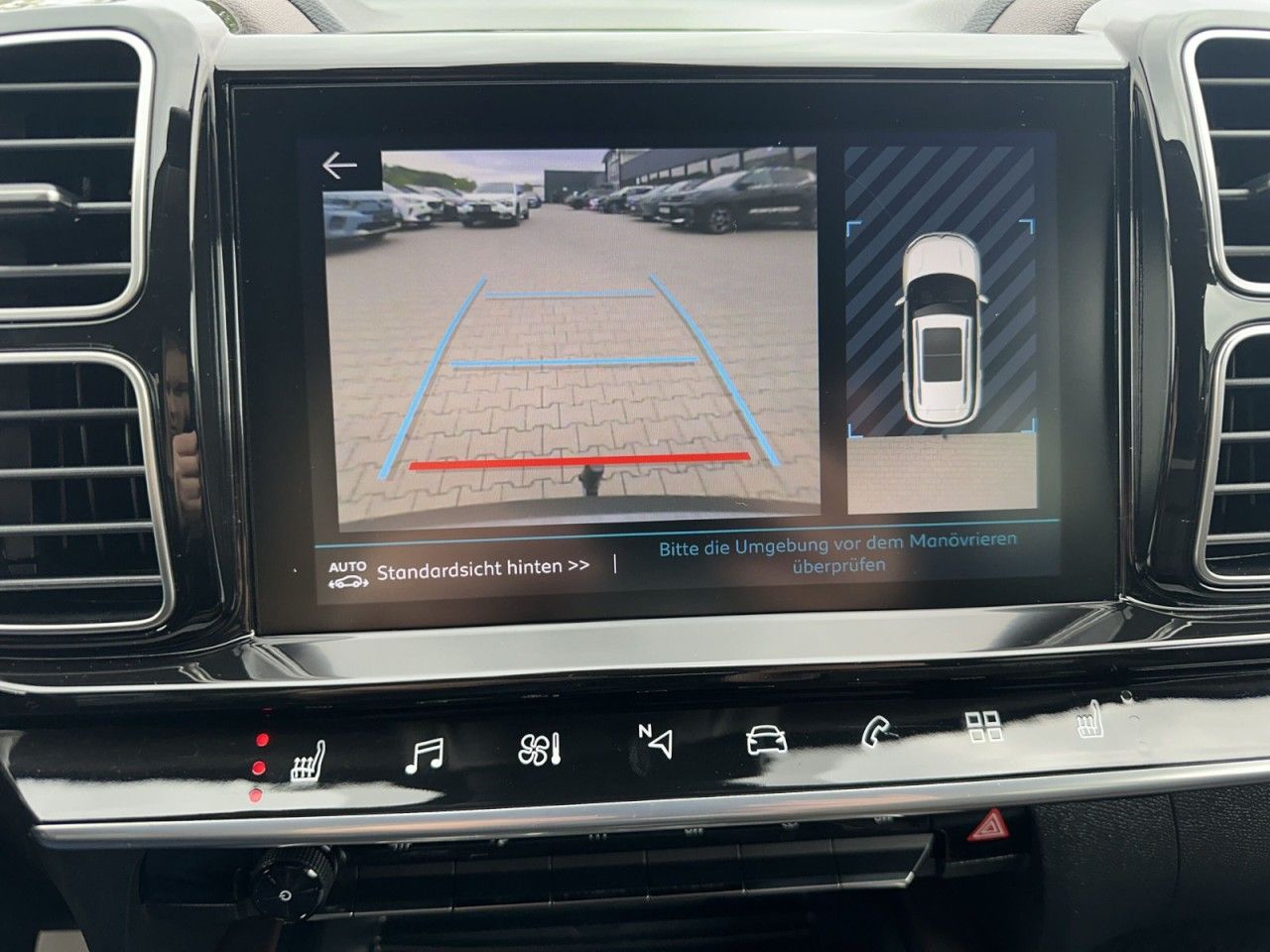 Fahrzeugabbildung Citroën C5 Aircross 2.0 HDI SHINE 180EAT*Navi* - mit KI generiert/bearbeitet