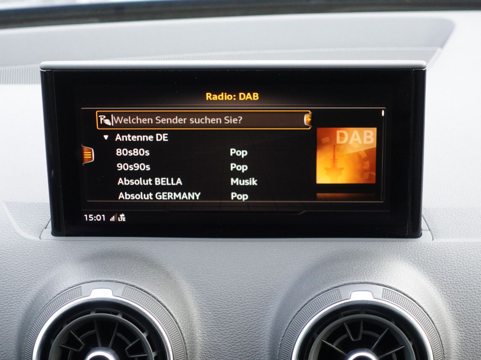 Fahrzeugabbildung Audi Q2 35 TFSI S tronic advanced Navi AHK Garantie