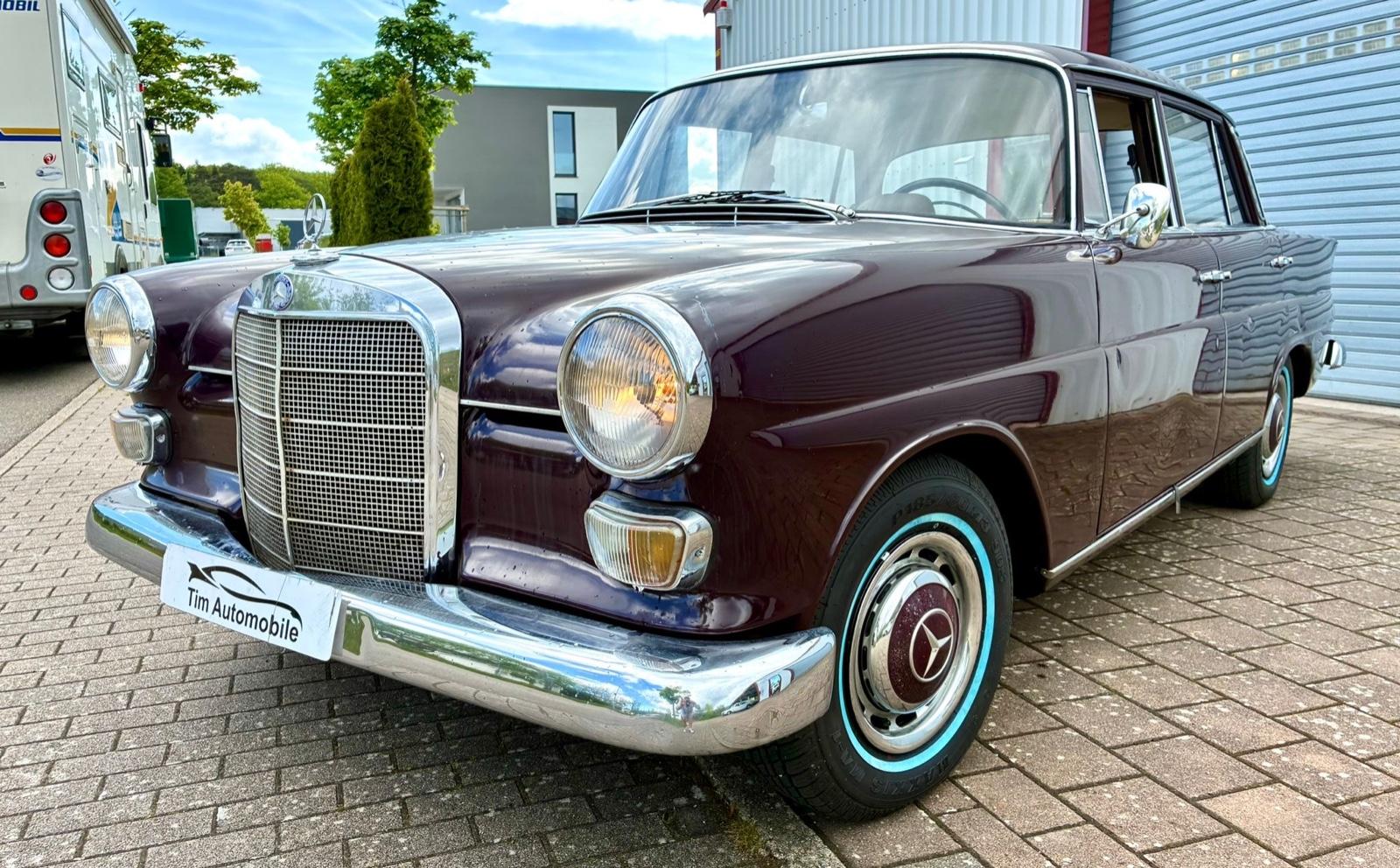 Mercedes-Benz Heckflosse 200