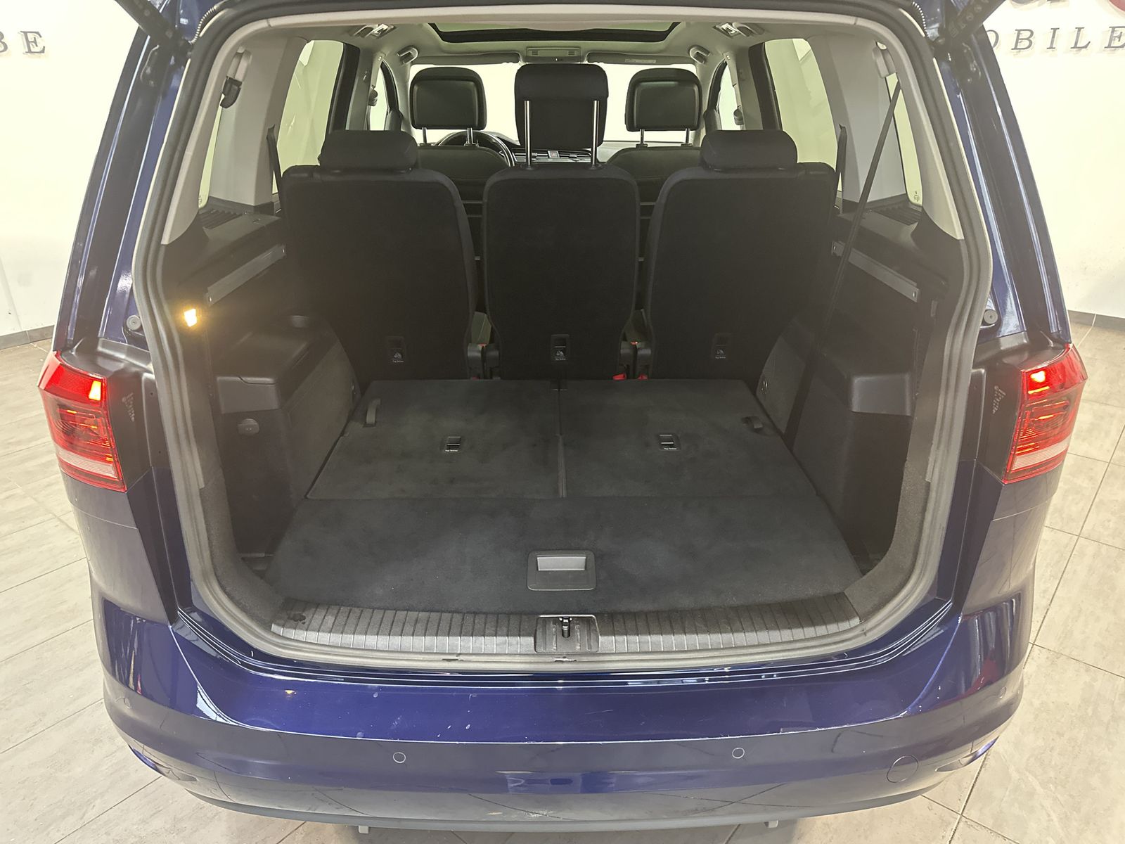 Fahrzeugabbildung Volkswagen Touran 1.5 TSI DSG HL 7-Sitzer NAV+LED+KAM+PANO