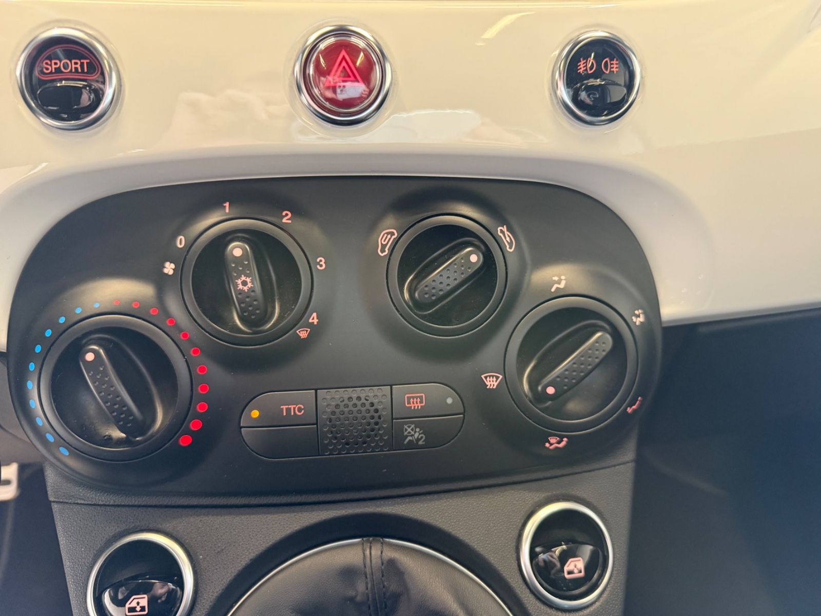 Fahrzeugabbildung Abarth 500 595 Basis, Sky Dome Pano,  Alu Sport,