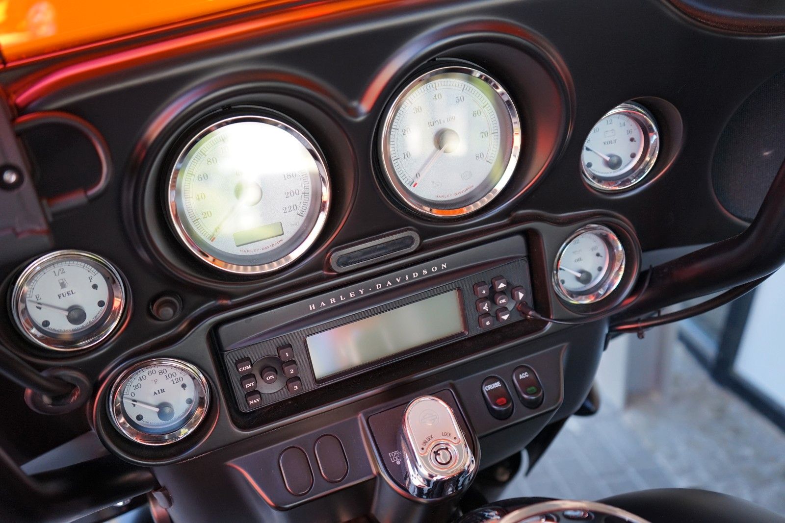 Fahrzeugabbildung Harley-Davidson Street Glide 103 - Mega Umbau - Jekill - 21 Zoll