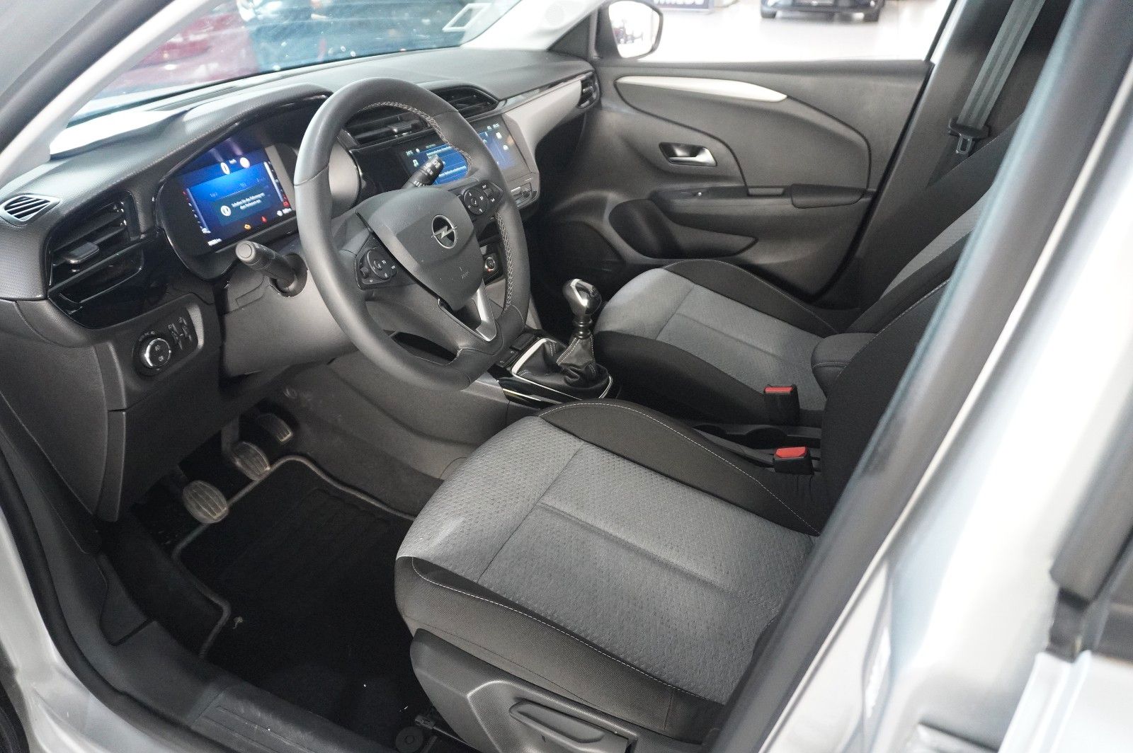 Fahrzeugabbildung Opel Corsa F 1.2 FACELIFT NAVI/LED/KAMERA/VIRTU./DAB+