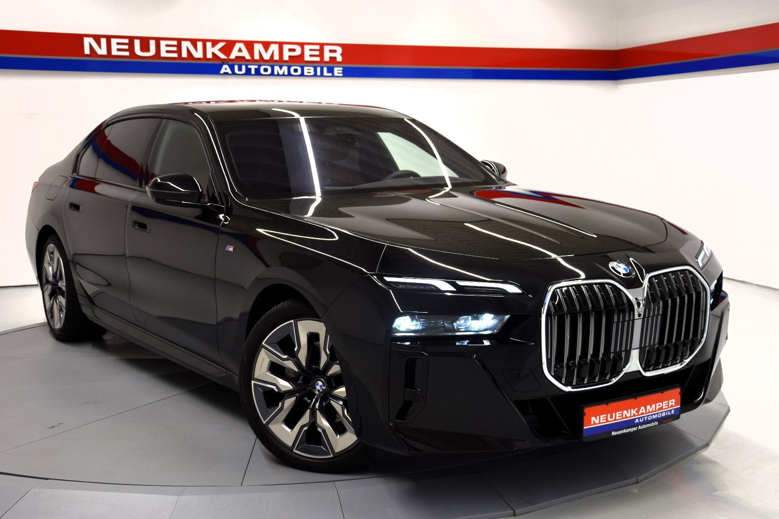 Fahrzeugabbildung BMW 740d xDrive M Sport Pano Standheiz ACC Sitzlüft.