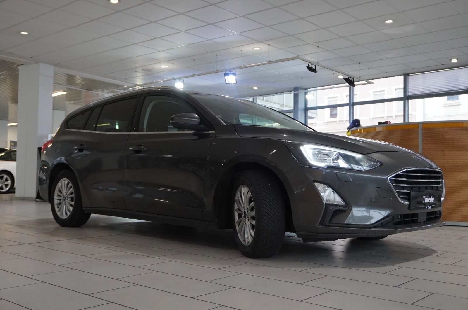 Fahrzeugabbildung Ford Focus Turnier  1.0 TITANIUM X NAVI/LED/KAMERA/SH